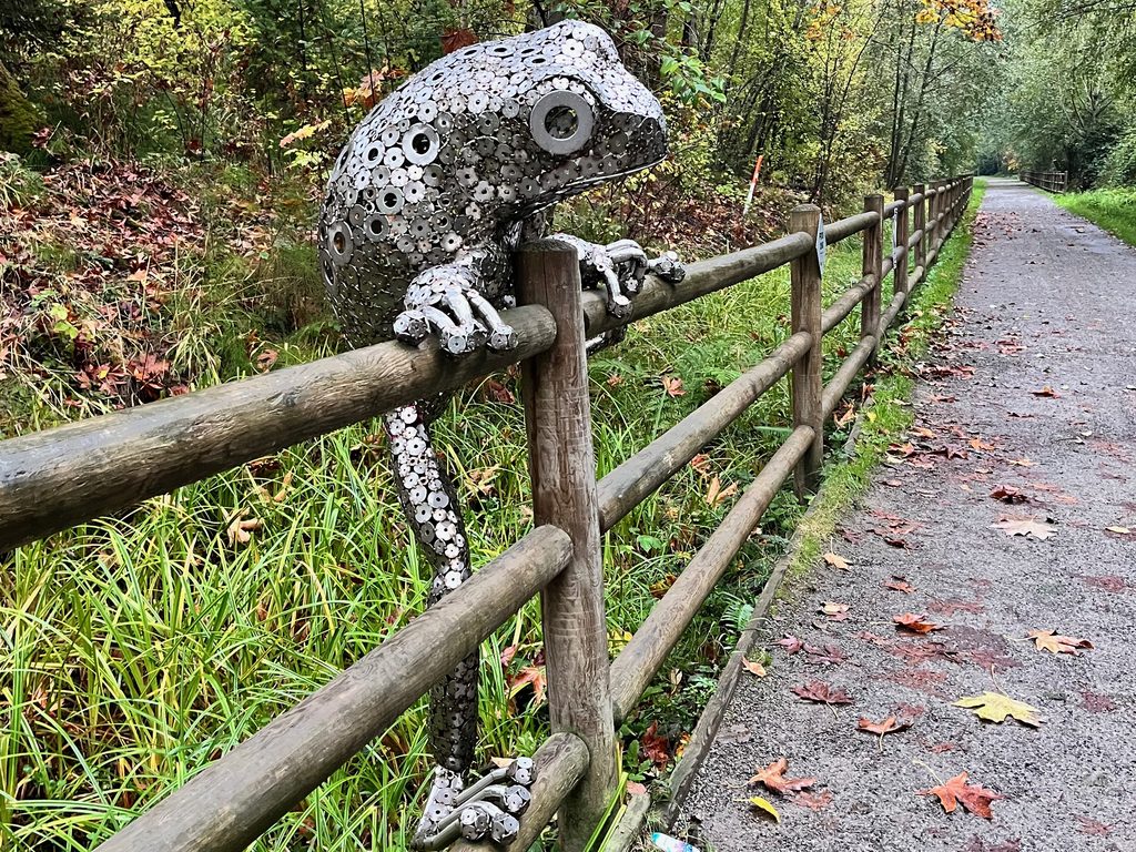 Frog sculpture picture by freelance financial writer Carolyn Marsh, CFA